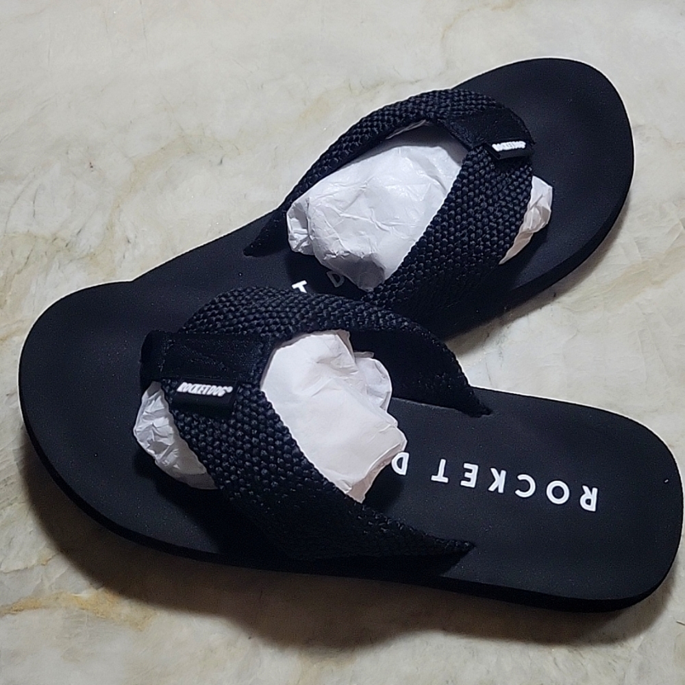 NIB Rocket dog flip flops
